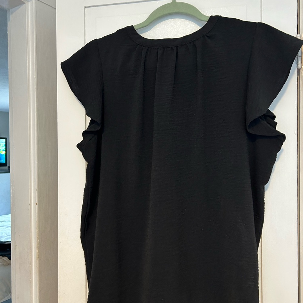 Adrianna Papell Black Ruffle Sleeve Top. Size large - Picture 6 of 6